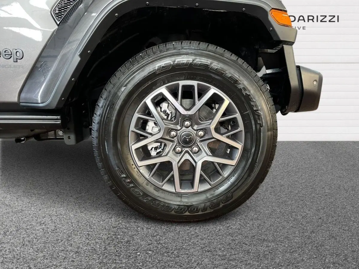 Jeep Wrangler Unlimited usata a Bari (6)