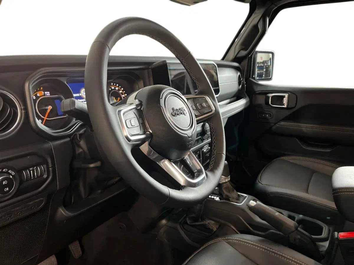 Jeep Wrangler Unlimited usata a Bari (7)