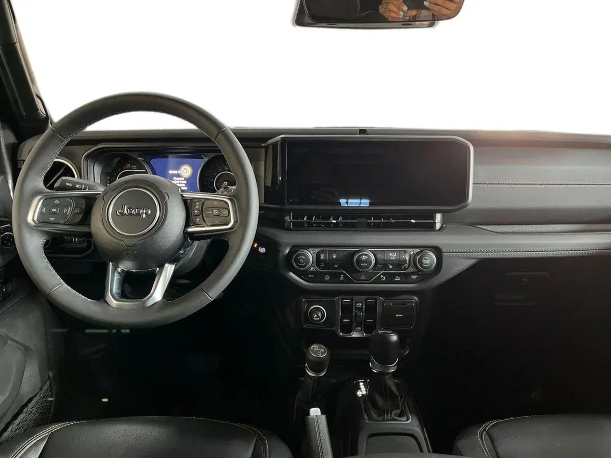 Jeep Wrangler Unlimited usata a Bari (8)
