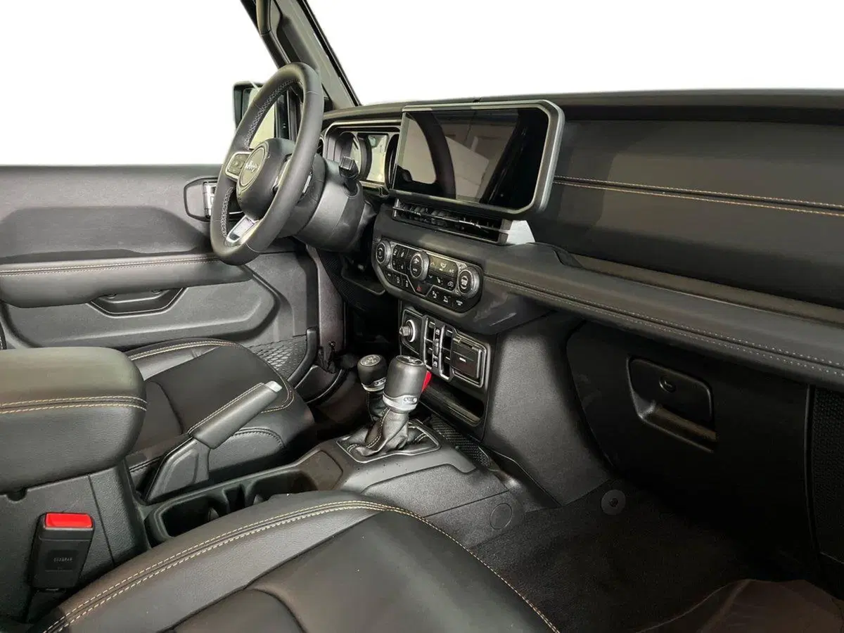 Jeep Wrangler Unlimited usata a Bari (9)