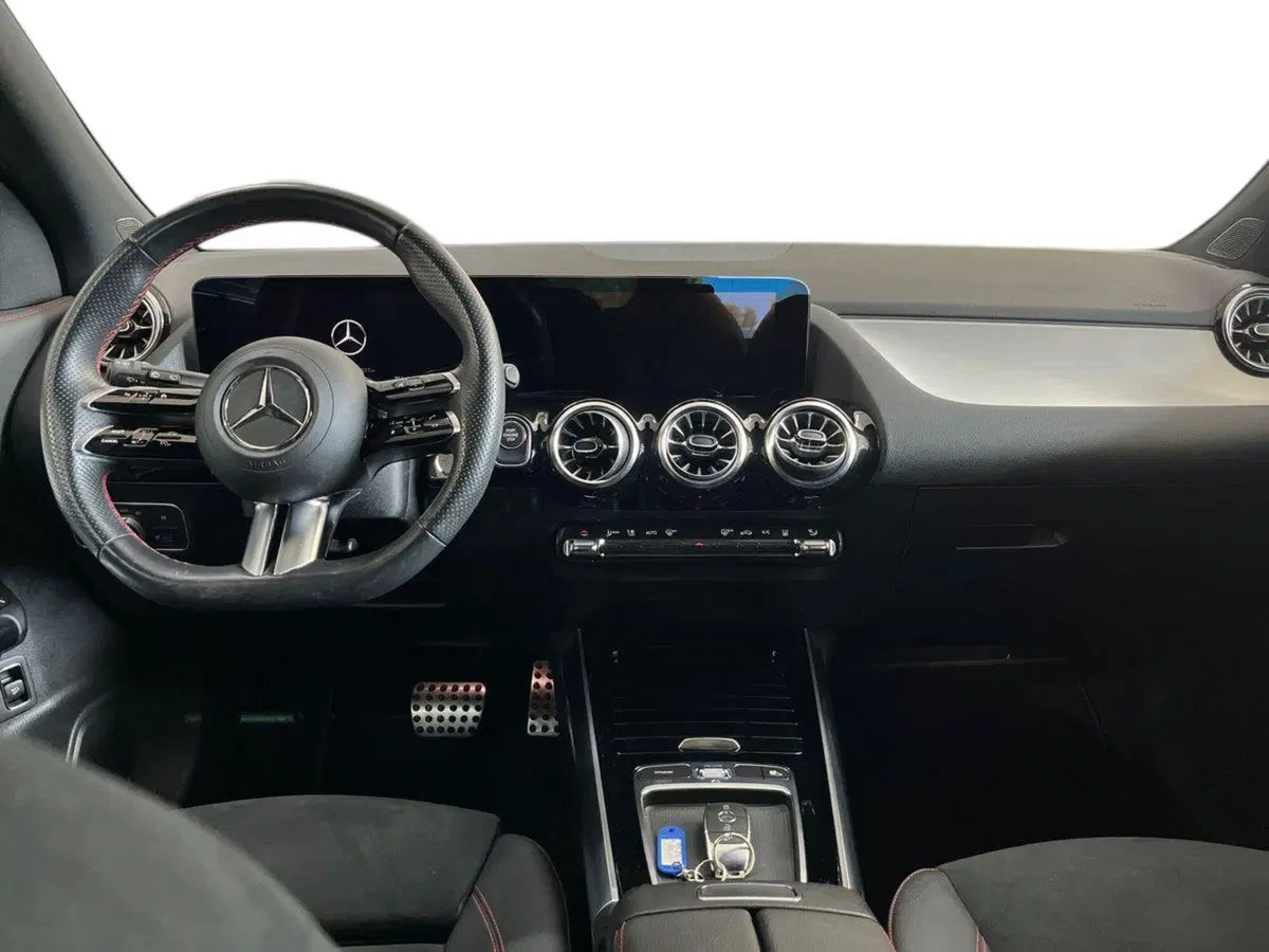 Mercedes-Benz GLA SUV usata a Bari (8)
