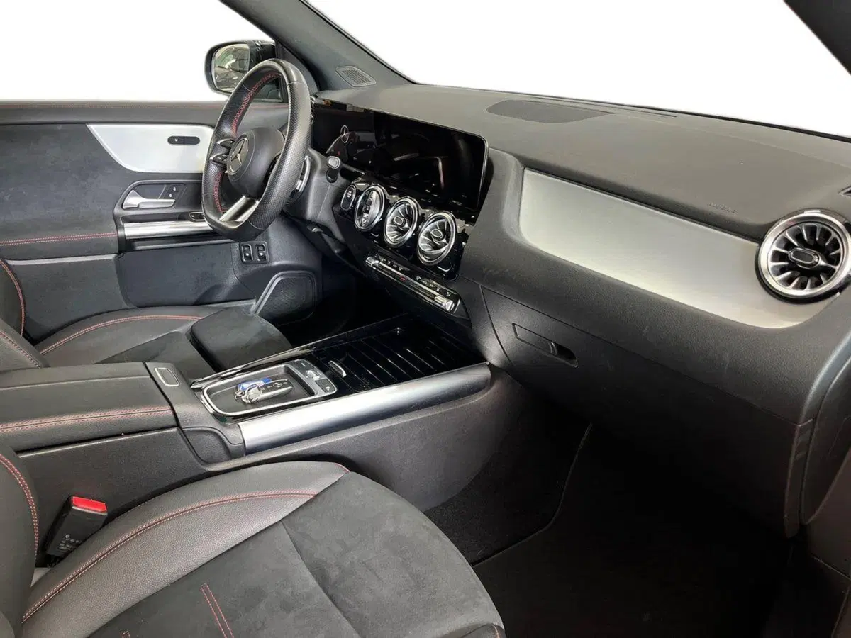 Mercedes-Benz GLA SUV usata a Bari (9)