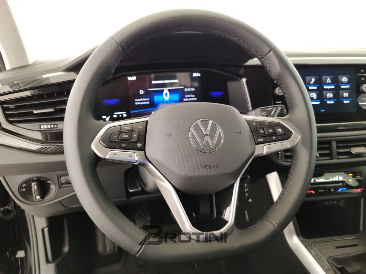 Volkswagen Polo nuova a Massa-Carrara (14)
