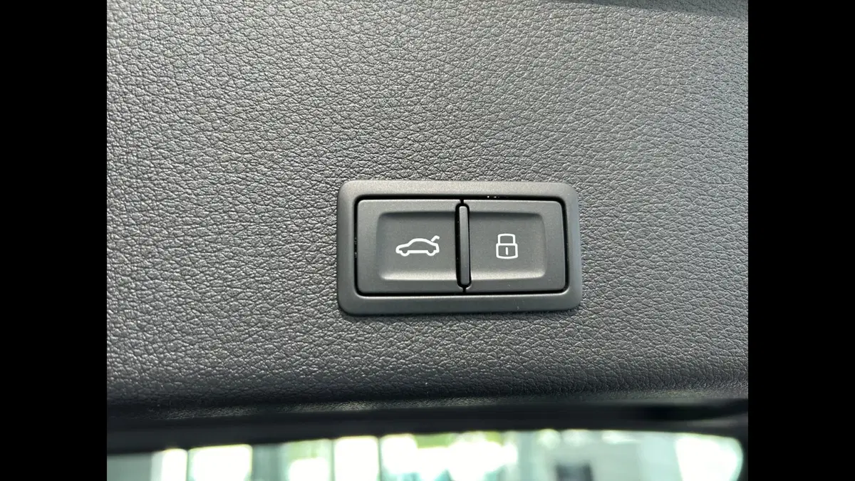 Audi Q8 Sportback nuova a Palermo (14)