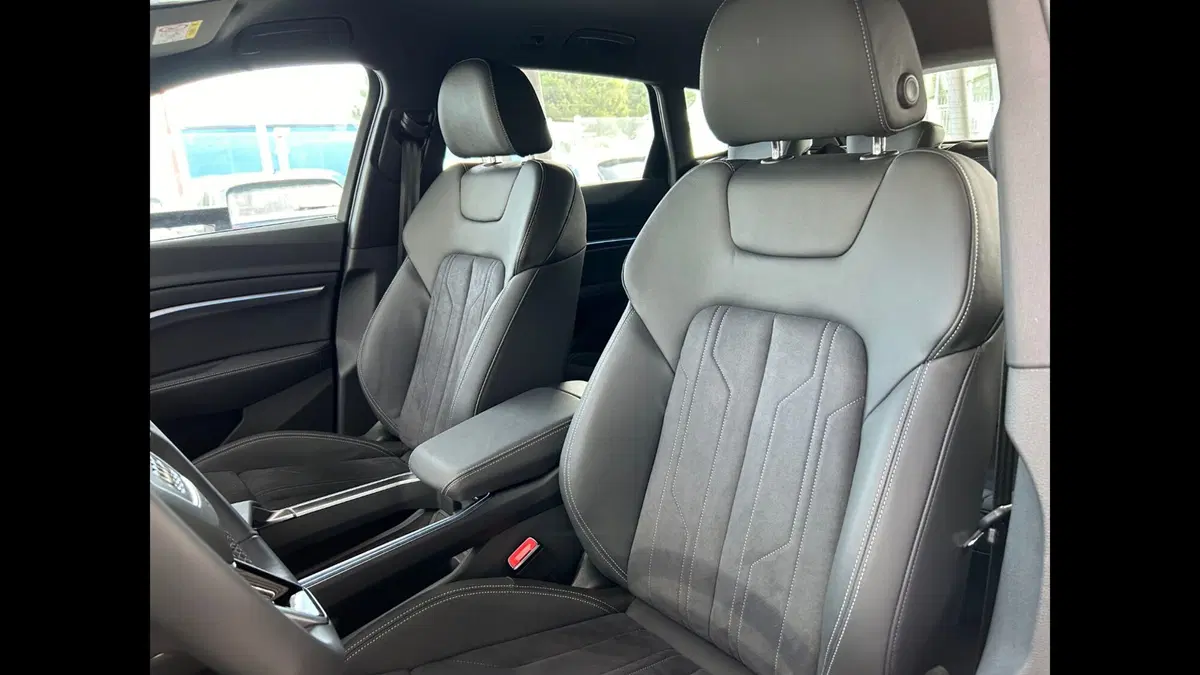 Audi Q8 Sportback nuova a Palermo (9)