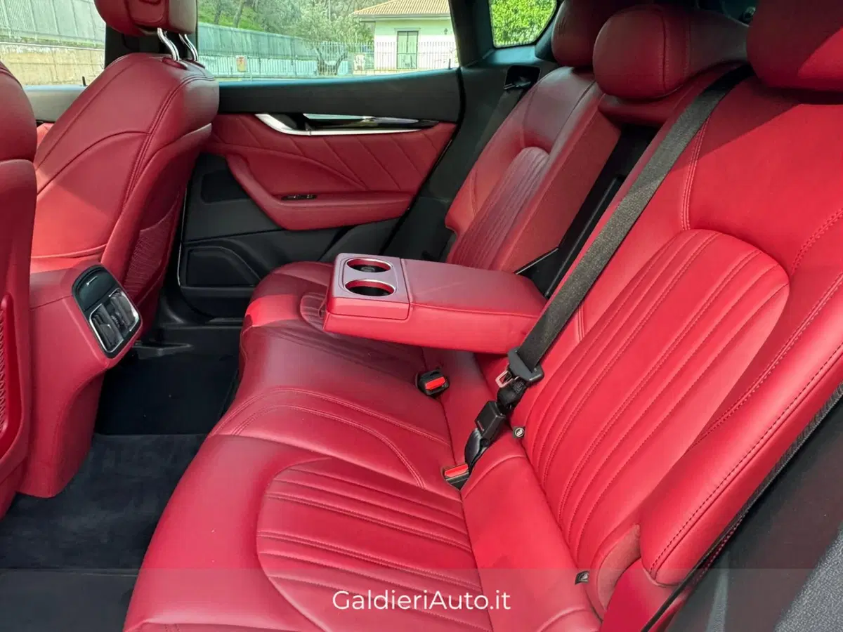 Maserati Levante usata a Salerno (17)