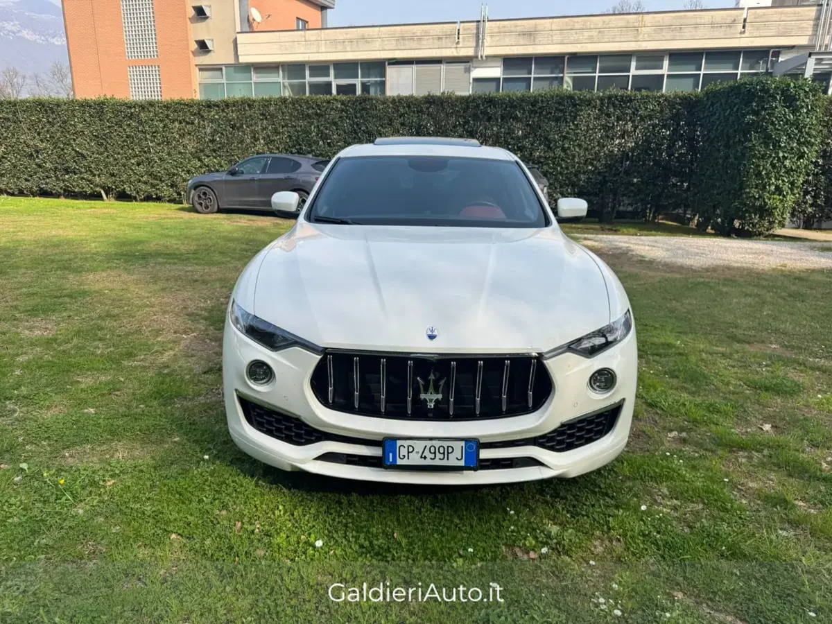 Maserati Levante usata a Salerno (2)