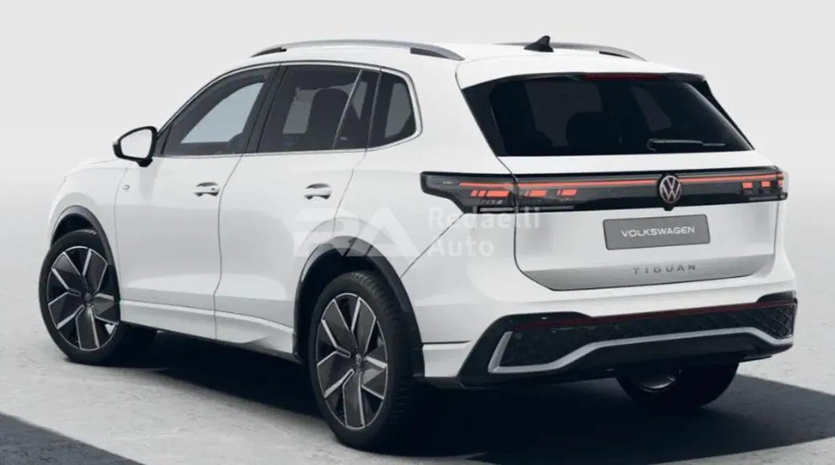 Volkswagen Tiguan nuova a Lecco (3)