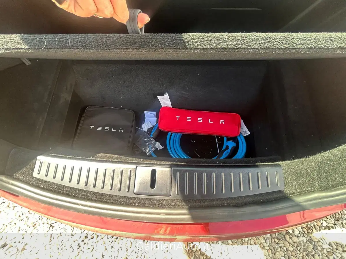 Tesla Model S usata a Salerno (17)