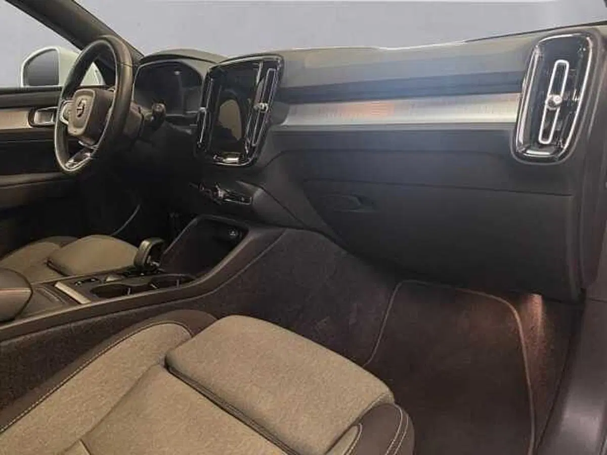 VOLVO Veicoli Commerciali XC40 usata a Milano (14)