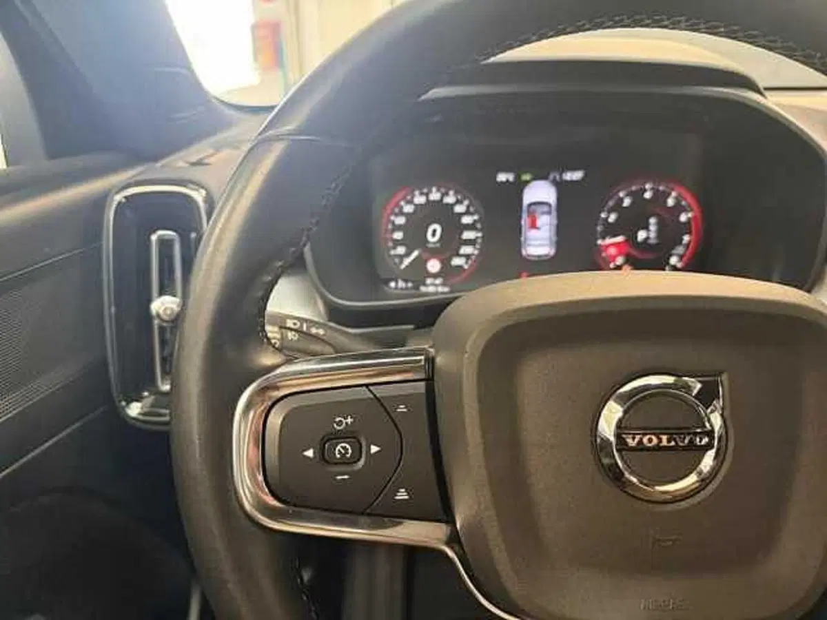 VOLVO Veicoli Commerciali XC40 usata a Milano (18)
