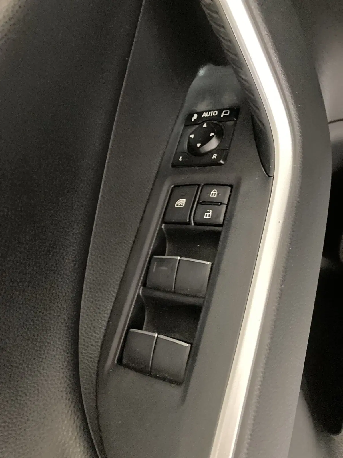 Toyota Rav4 usata a Barletta-Andria-Trani (11)