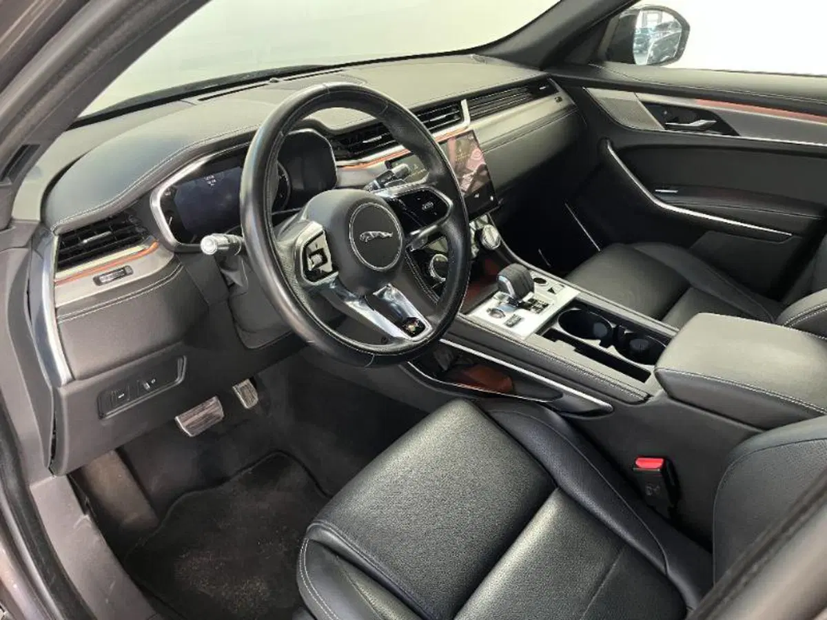 Jaguar F-Pace usata a Venezia (10)