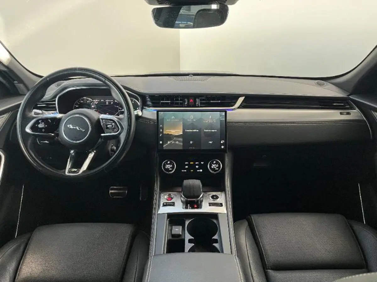 Jaguar F-Pace usata a Venezia (16)