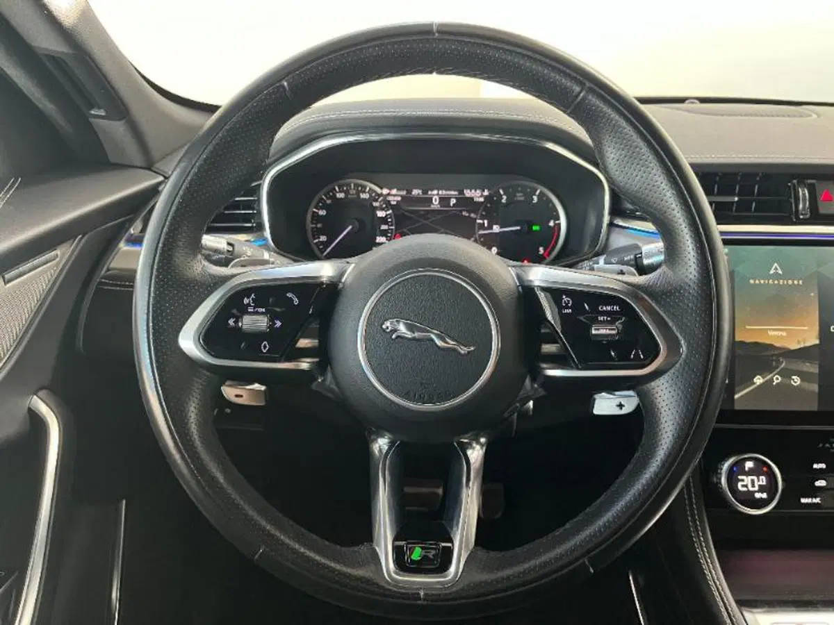 Jaguar F-Pace usata a Venezia (17)