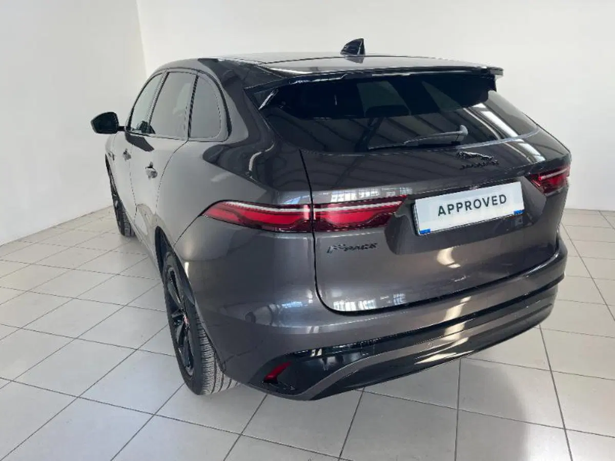 Jaguar F-Pace usata a Venezia (2)