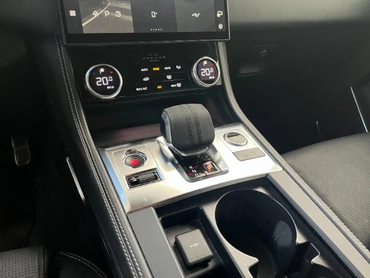 Jaguar F-Pace usata a Venezia (20)