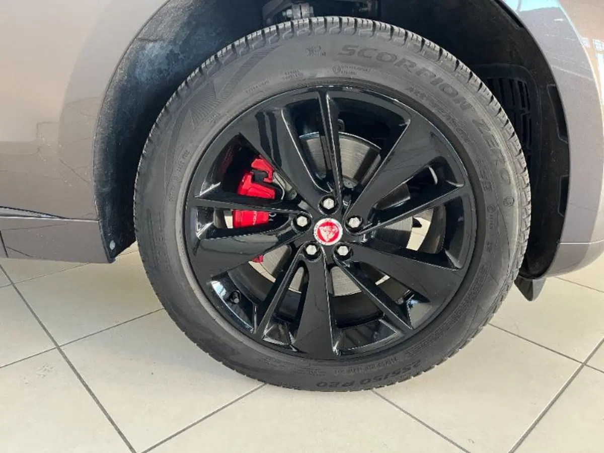 Jaguar F-Pace usata a Venezia (9)