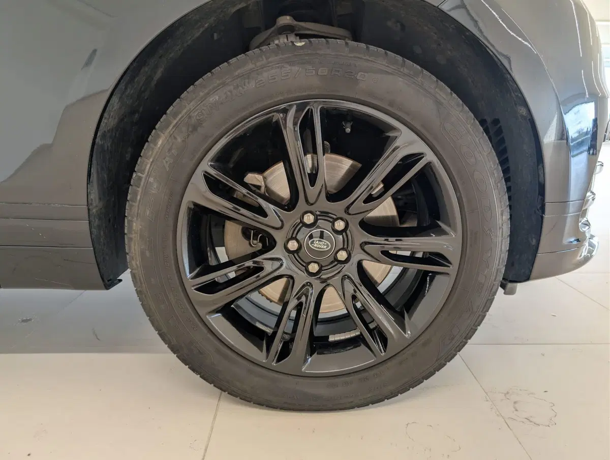 Land Rover Range Rover Velar usata a Cuneo (9)