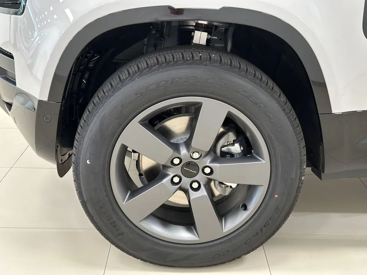 Land Rover Defender usata a Lodi (9)