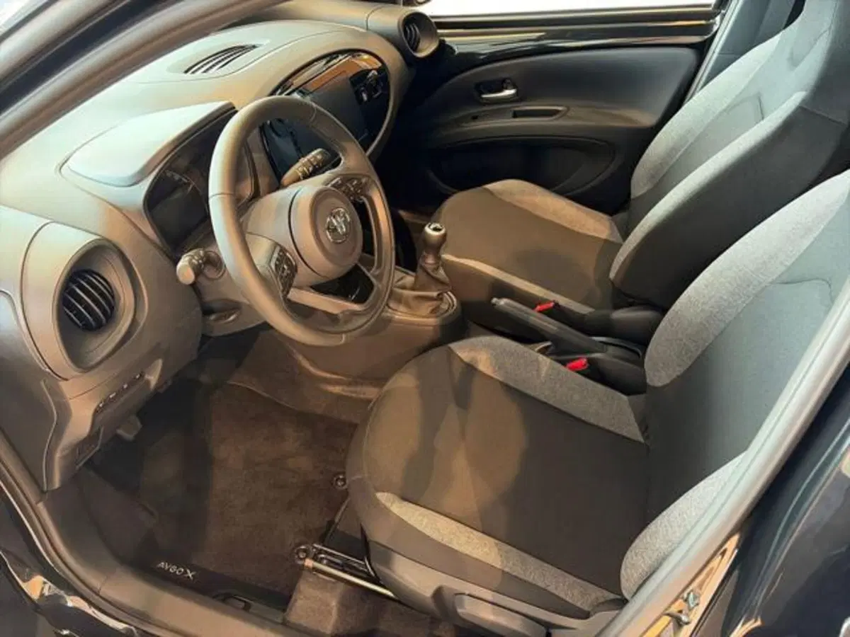 Toyota Aygo X nuova a Sassari (6)