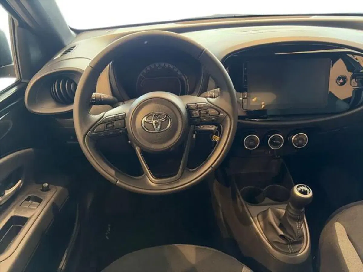 Toyota Aygo X nuova a Sassari (7)