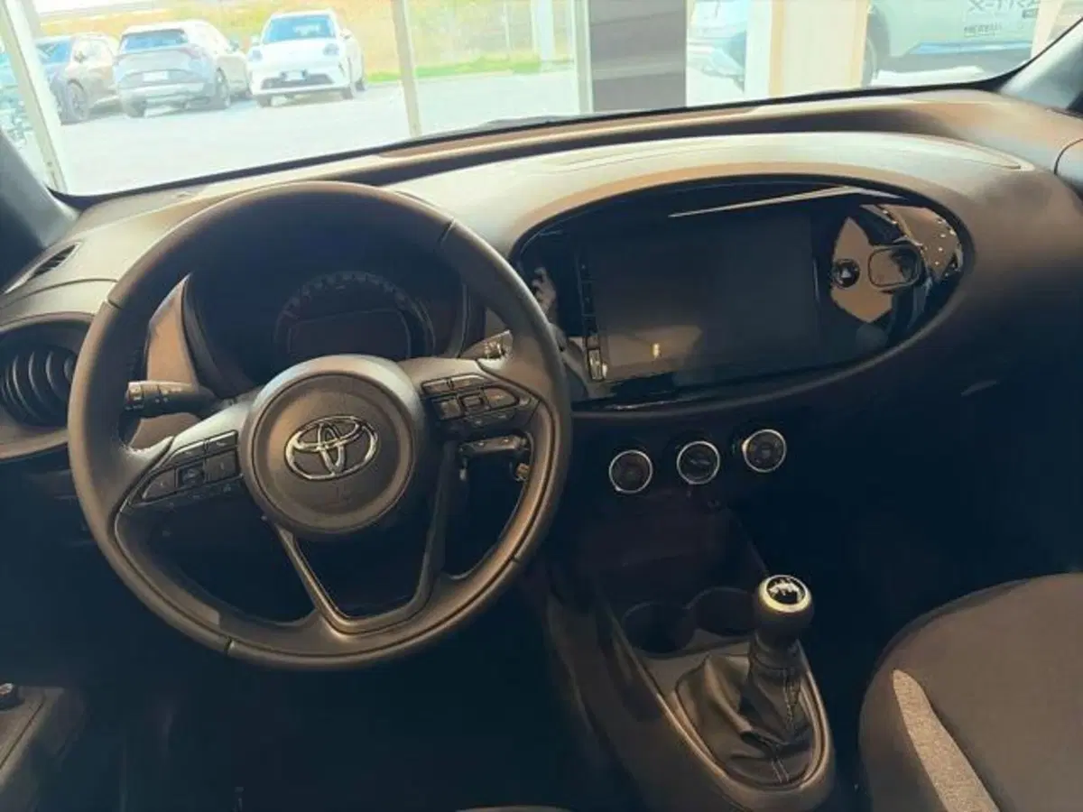 Toyota Aygo X nuova a Sassari (8)