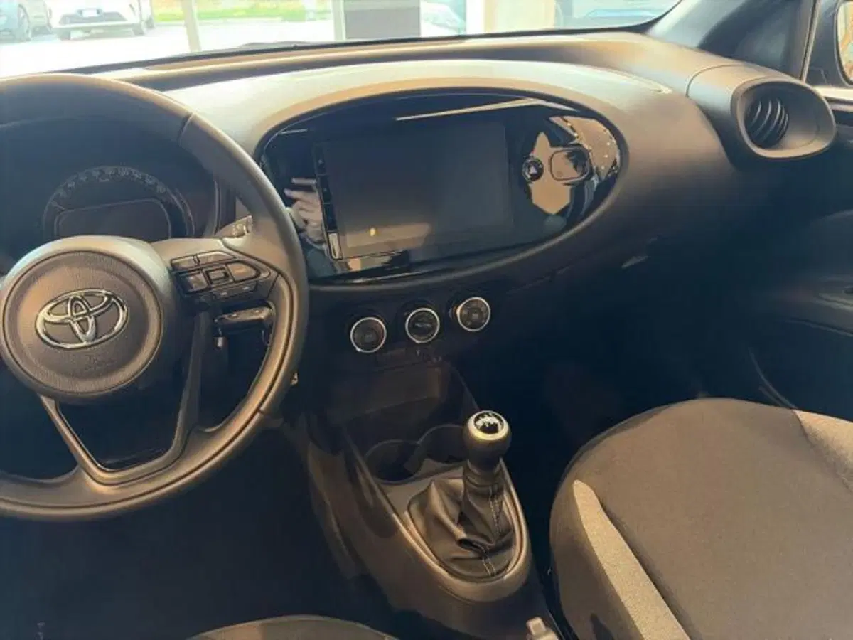 Toyota Aygo X nuova a Sassari (9)