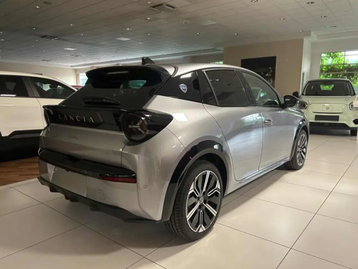 Lancia Ypsilon nuova a Vercelli (3)