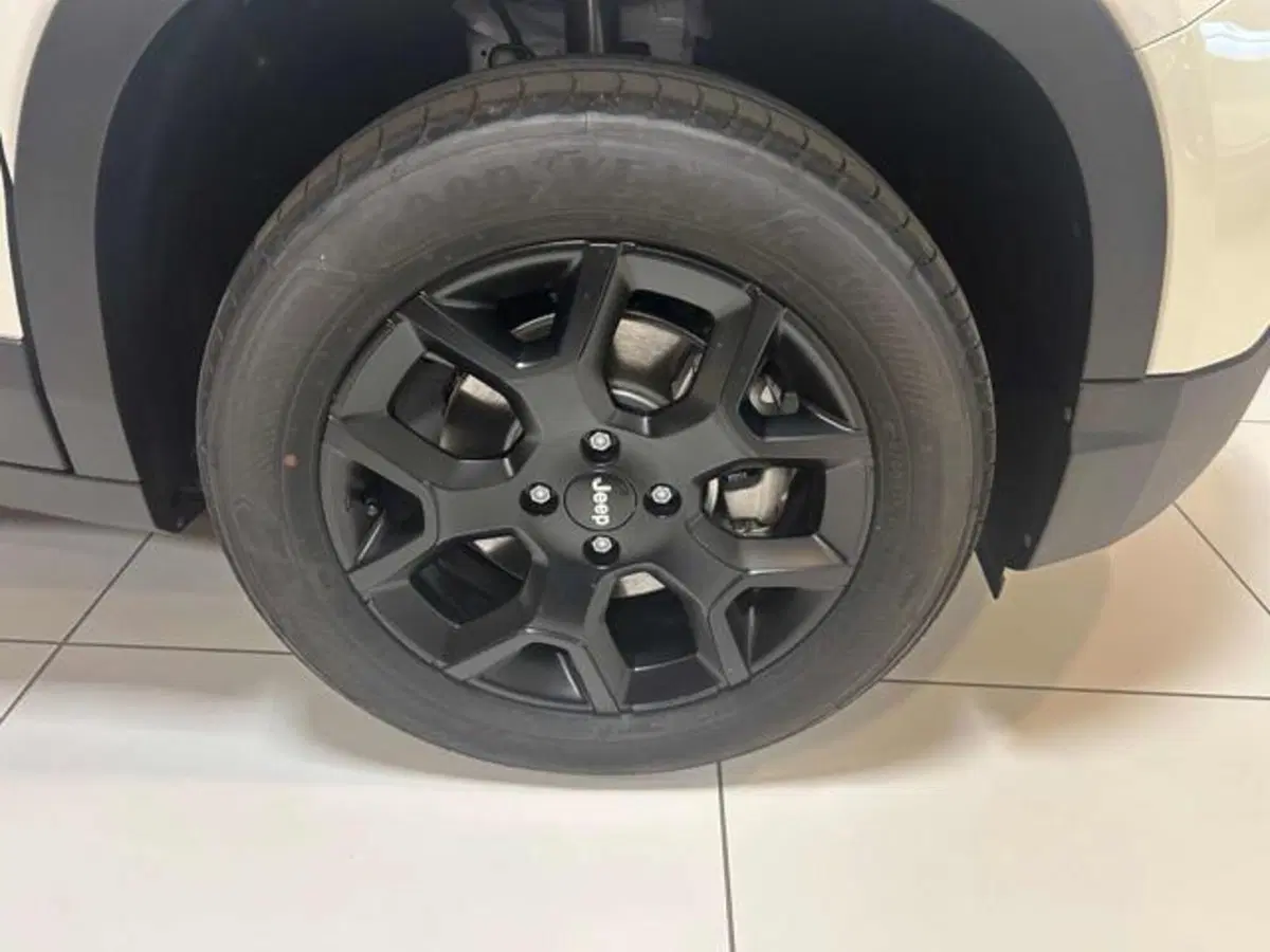 Jeep Avenger nuova a Vercelli (10)