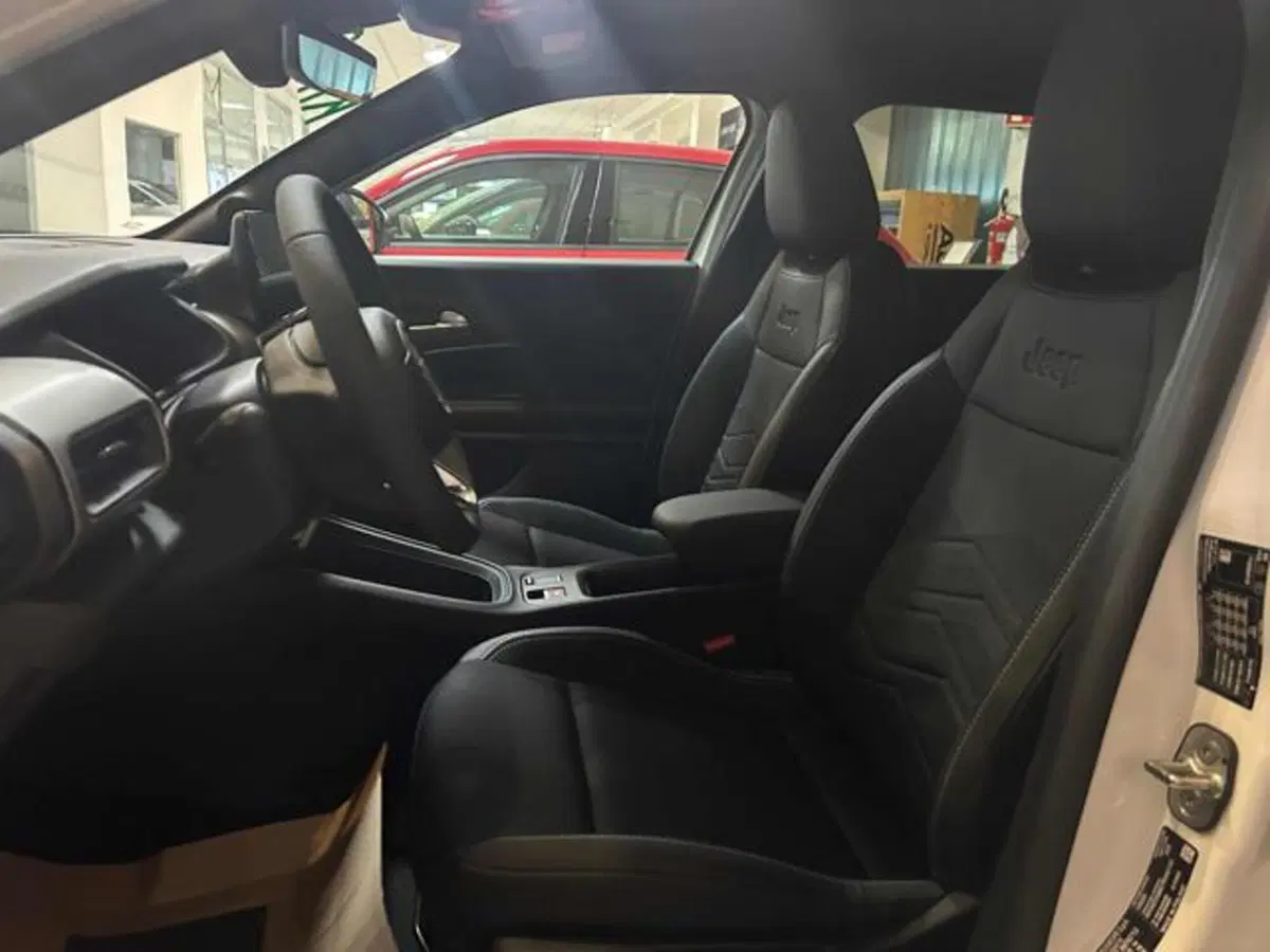 Jeep Avenger nuova a Vercelli (11)