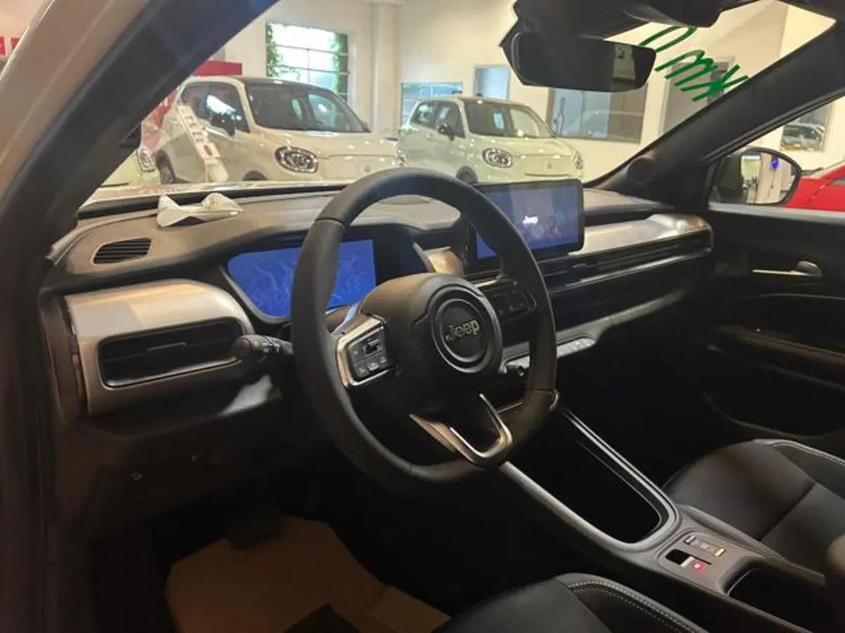Jeep Avenger nuova a Vercelli (8)