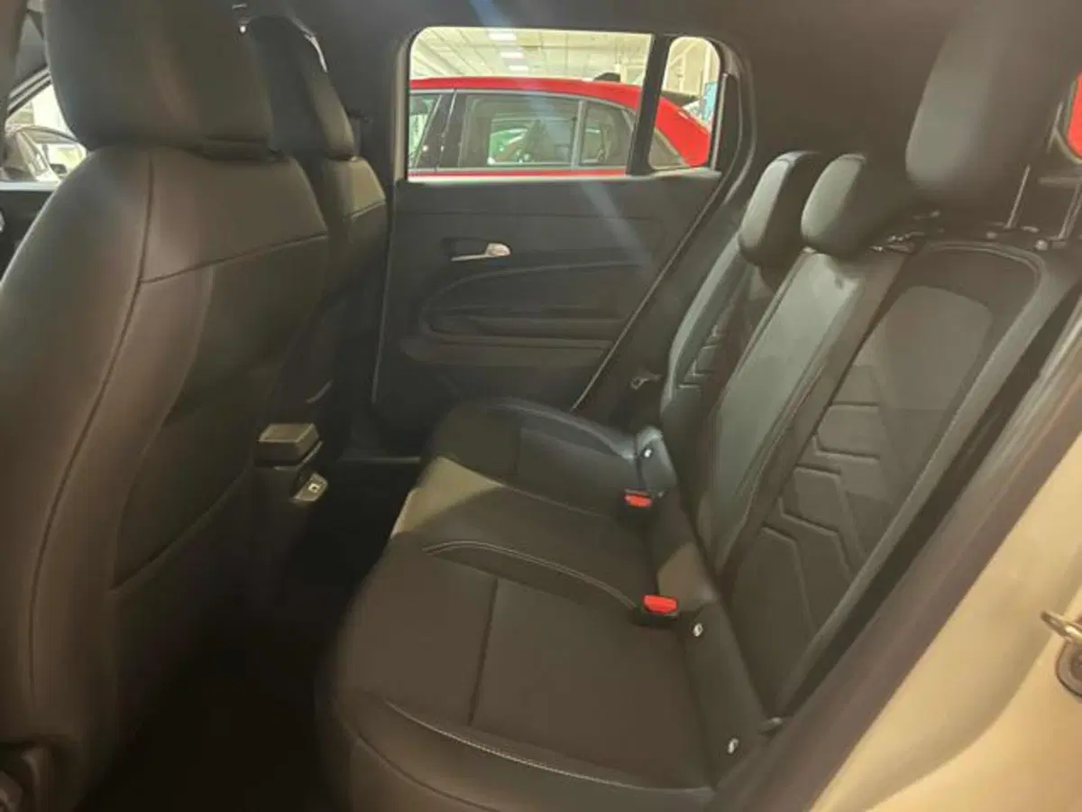 Jeep Avenger nuova a Vercelli (9)