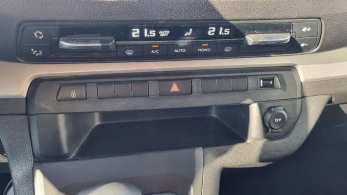 Opel Zafira Life usata a Savona (11)