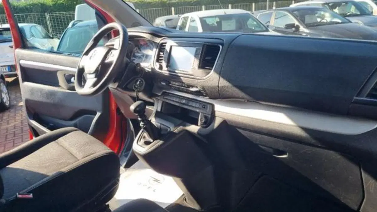 Opel Zafira Life usata a Savona (17)