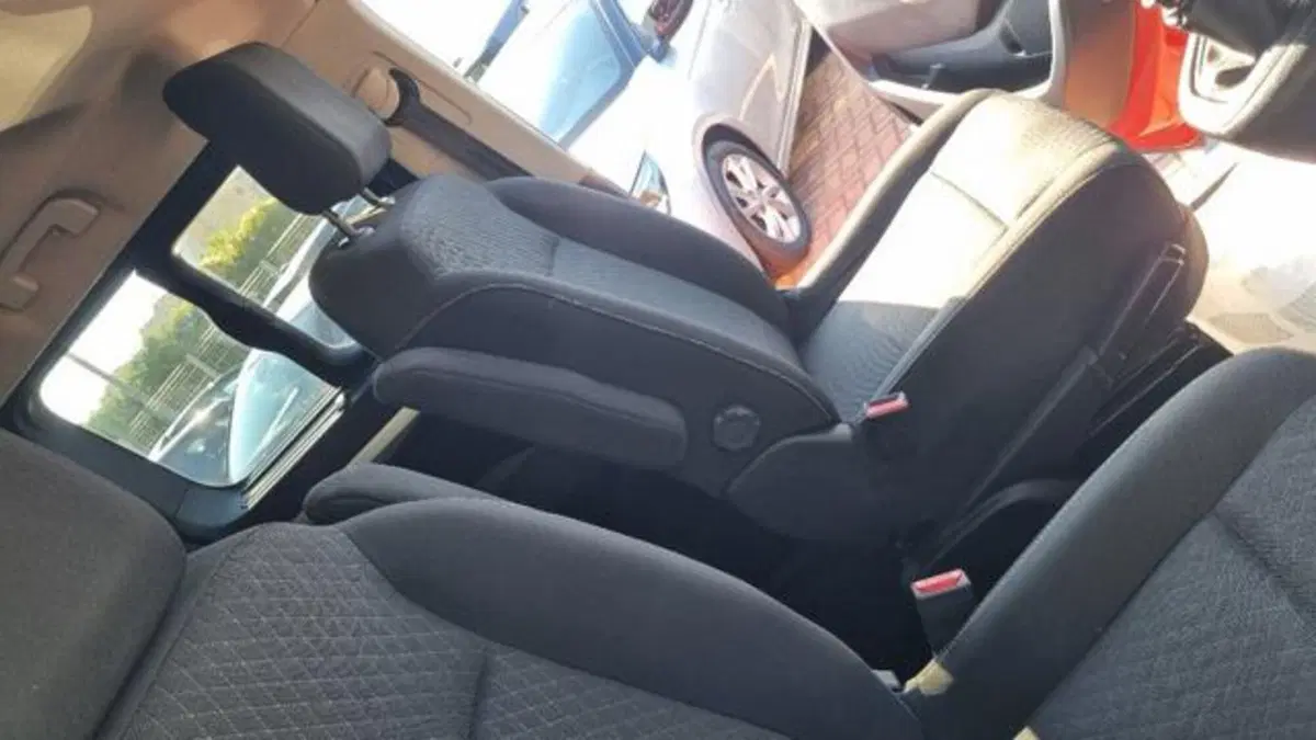 Opel Zafira Life usata a Savona (18)