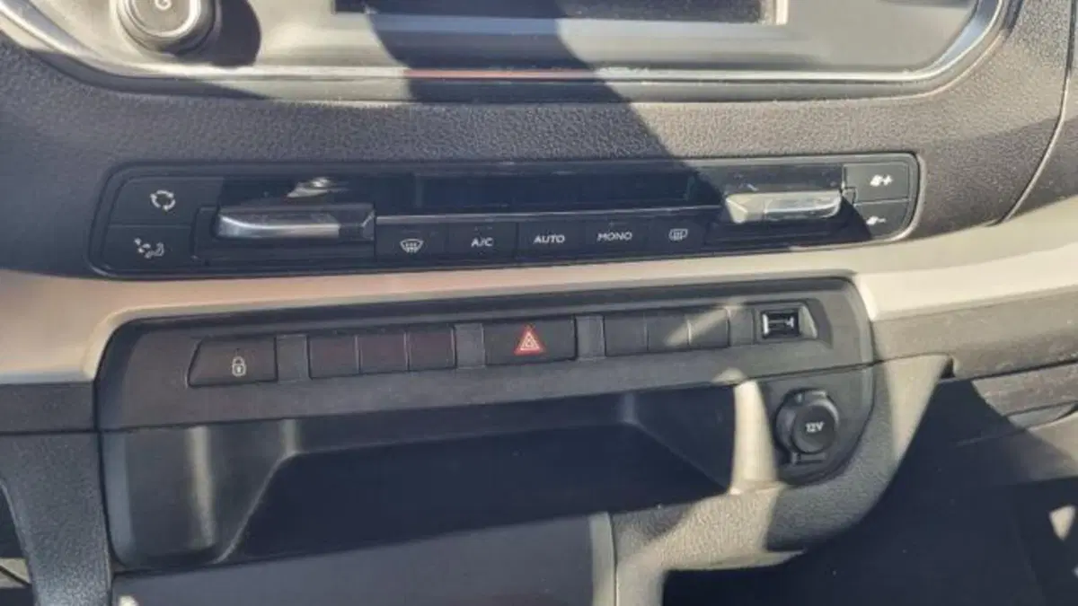 Opel Zafira Life usata a Savona (7)