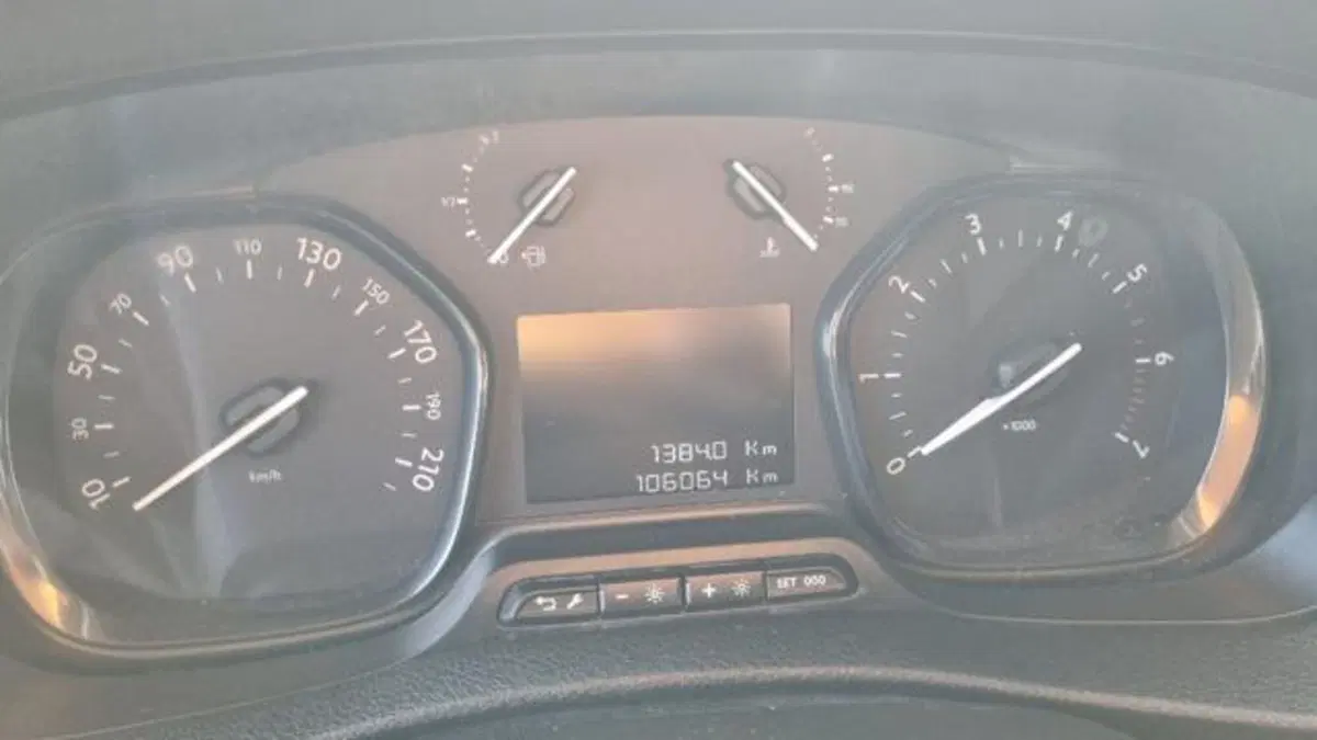 Opel Vivaro Furgone usata a Savona (13)