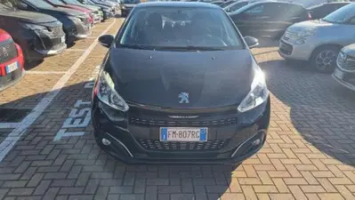 Peugeot 208 75 5 porte Black Line 2 del 2018 usata a Savona