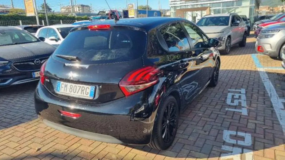 Peugeot 208 usata a Savona (11)