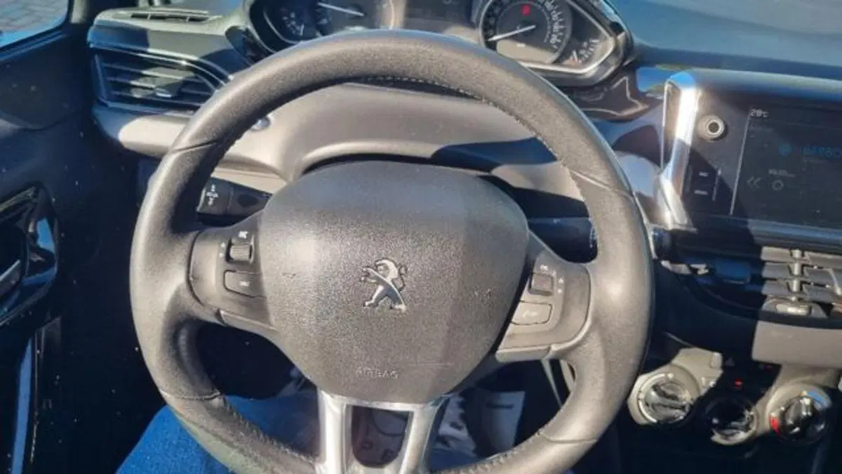 Peugeot 208 usata a Savona (8)