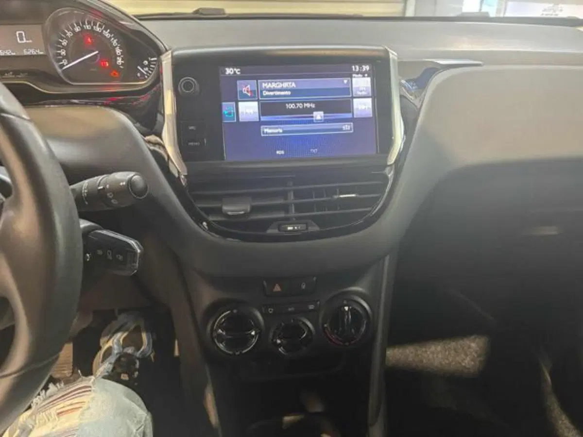 Peugeot 208 usata a Caserta (10)
