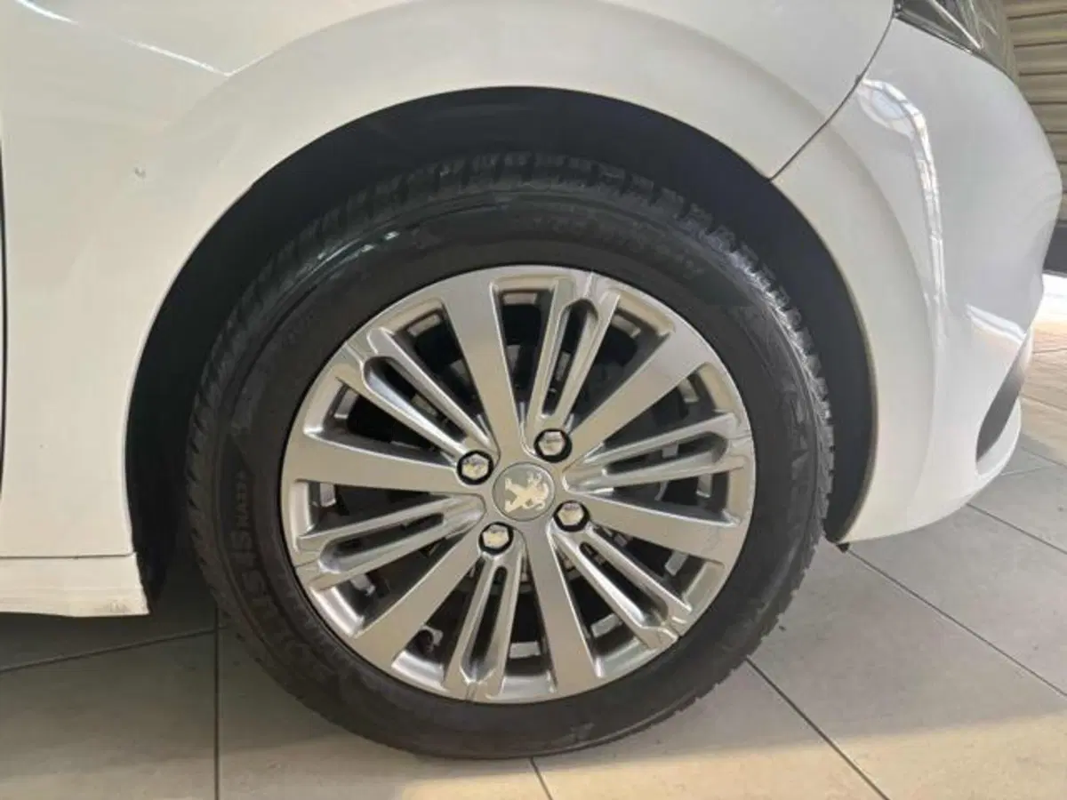 Peugeot 208 usata a Caserta (7)