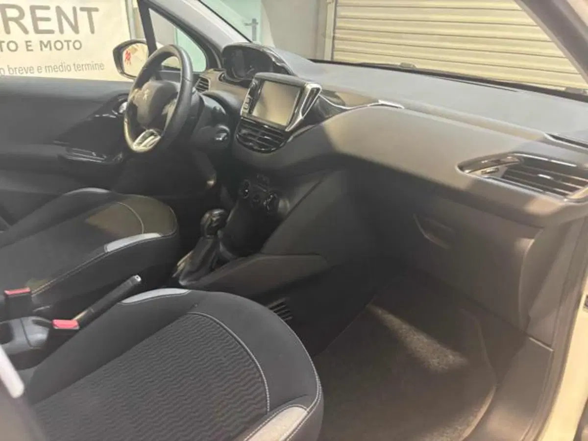 Peugeot 208 usata a Caserta (8)