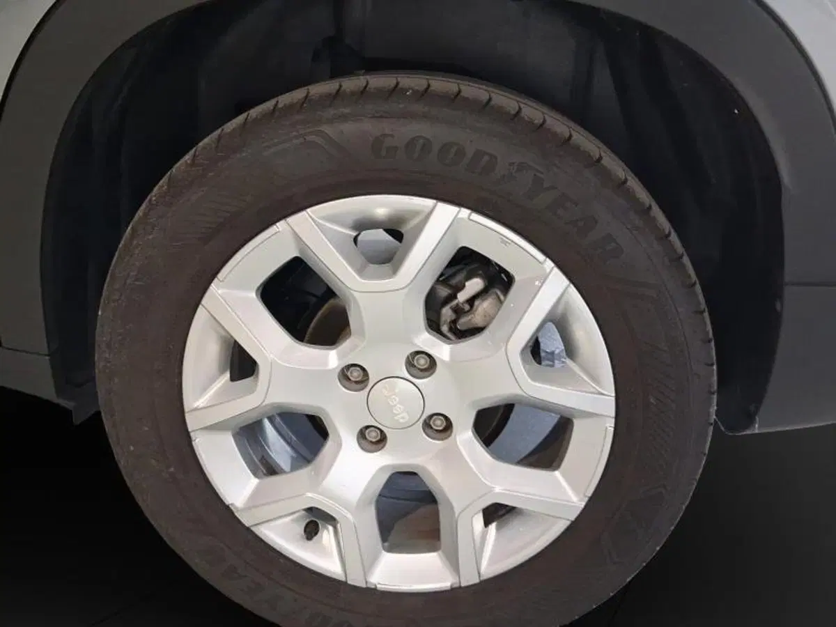 Jeep Avenger usata a Genova (18)