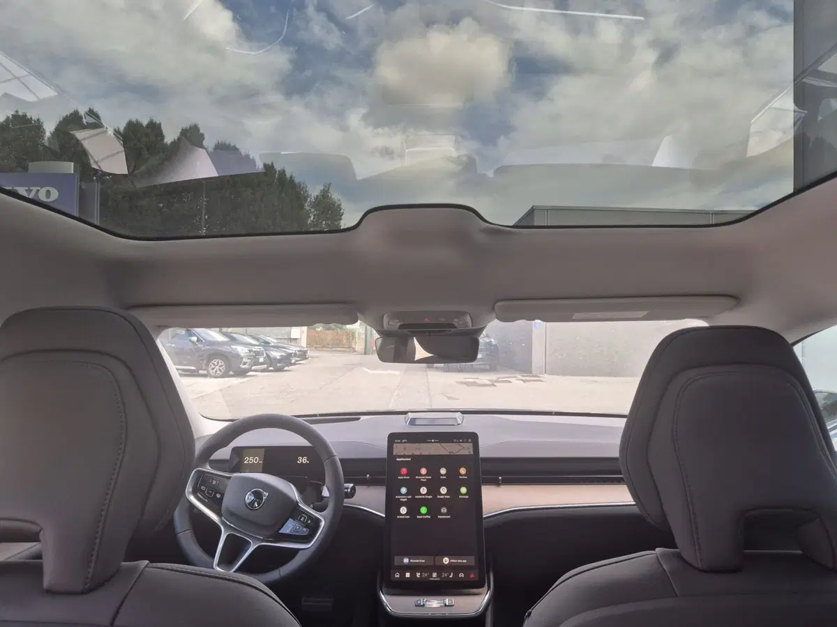 Volvo ES90 nuova a Como (10)