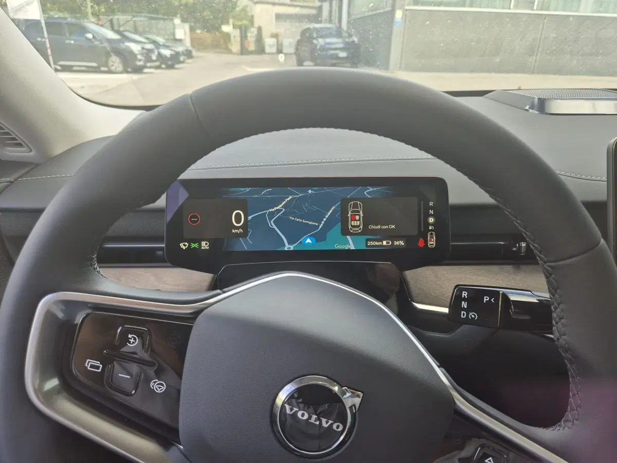 Volvo ES90 nuova a Como (13)