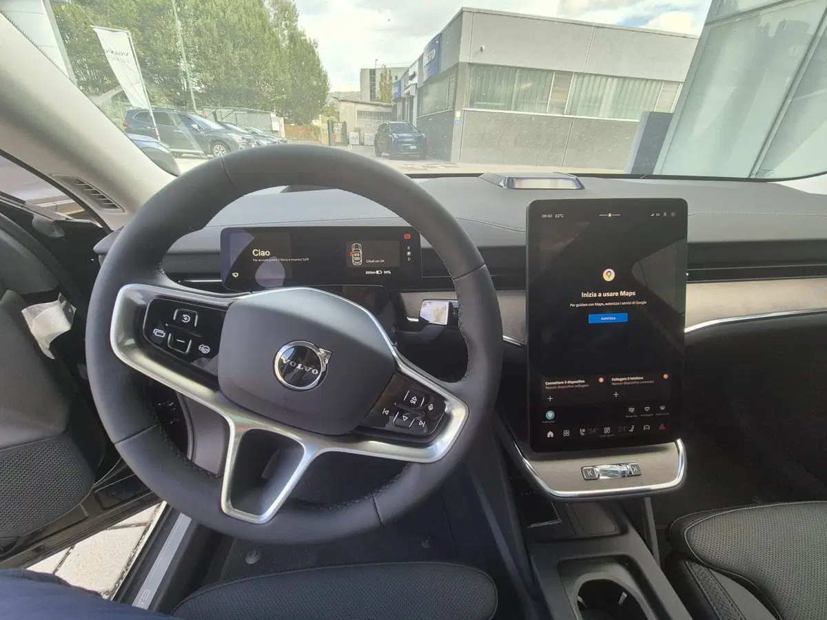 Volvo ES90 nuova a Como (16)