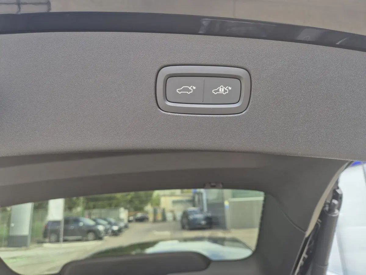 Volvo ES90 nuova a Como (9)