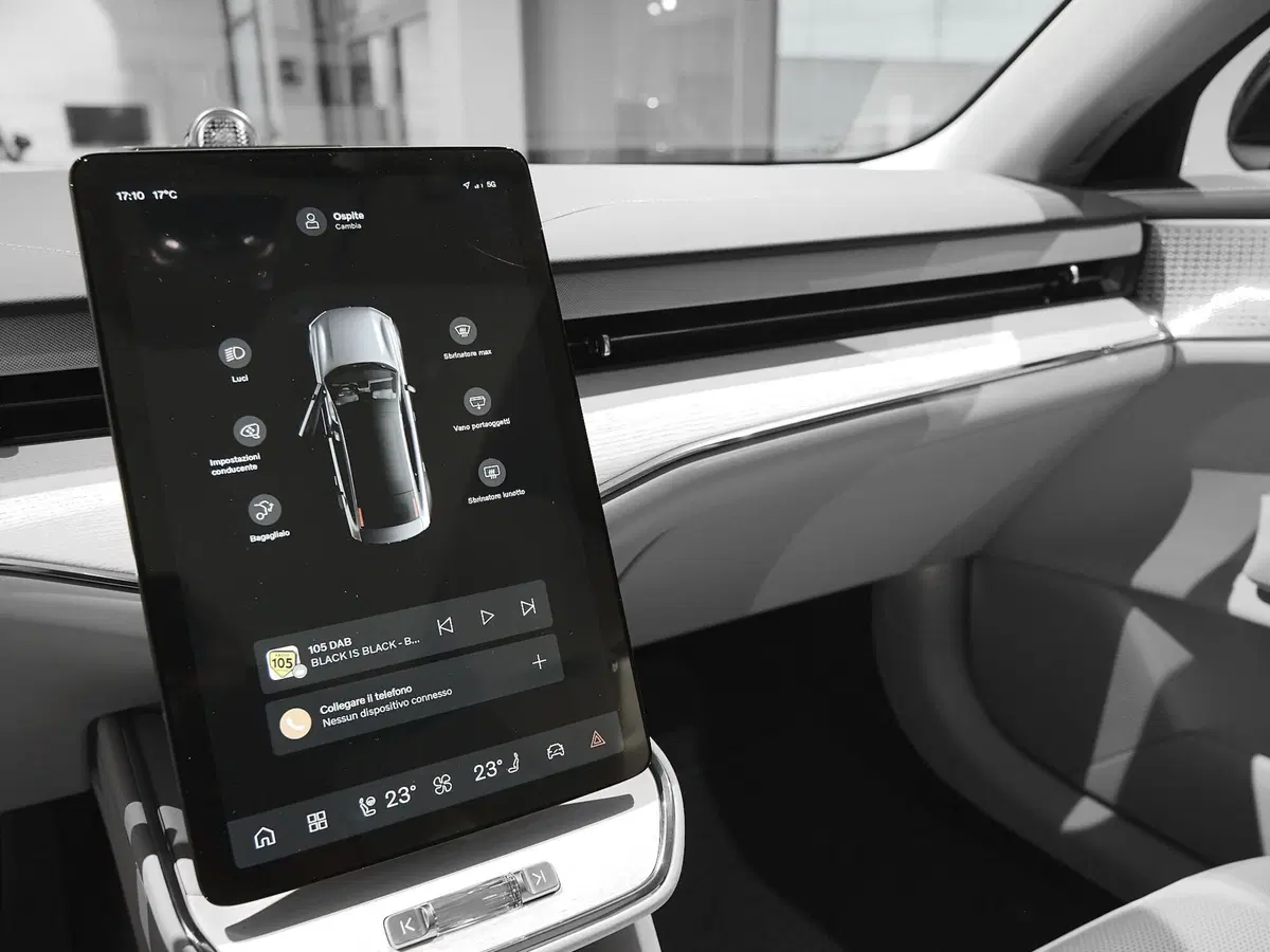 Volvo ES90 nuova a Prato (11)